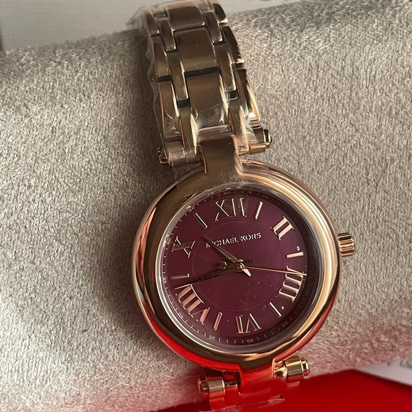 MICHAEL KORS WATCH,Michael Kors Gold Watch. - Picture 7 of 10